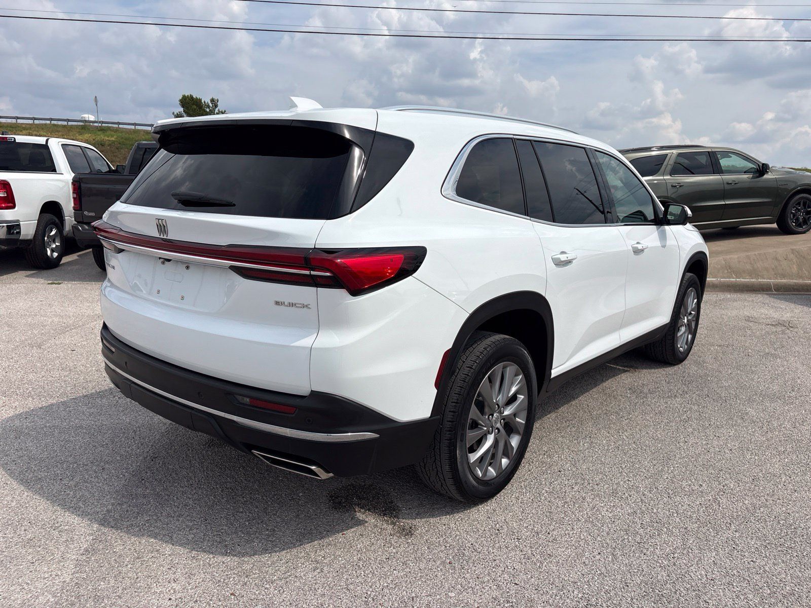 Used 2025 Buick Enclave Preferred FWD image 6