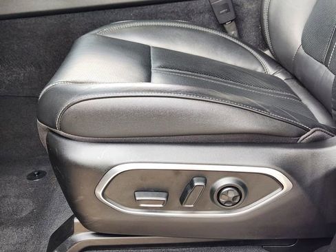 Used 2025 Jeep Wagoneer 4WD image 22