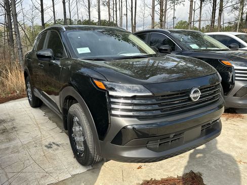 New 2026 Nissan Kicks SV w/ Charging Package image 3