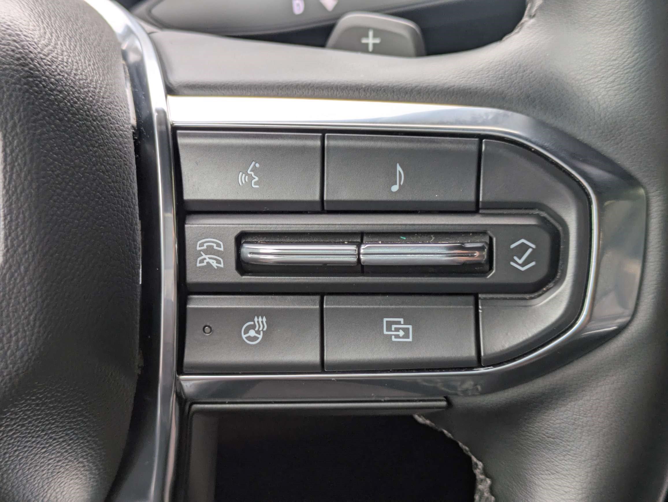 Used 2025 GMC Yukon XL Denali AWD/4WD image 24