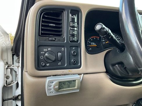 Used 2005 GMC Sierra 2500 SLT w/ Heavy-Duty Power Package image 14