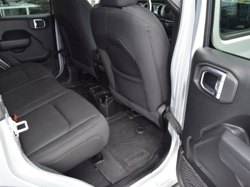 Used 2022 Jeep Wrangler Unlimited Sport image 7