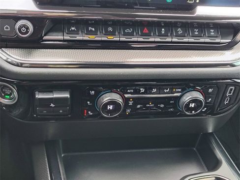 Used 2022 Chevrolet Silverado 1500 ZR2 w/ Technology Package image 25