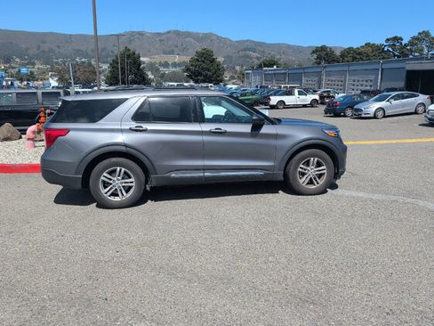 Used 2023 Ford Explorer XLT w/ Equipment Group 202A RWD image 10