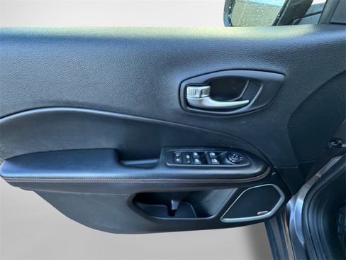 Certified 2019 Jeep Compass Limited image 27