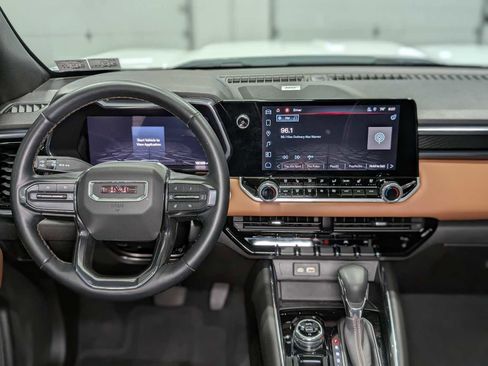 Used 2024 GMC Canyon AT4 w/ AT4 Premium Package image 5