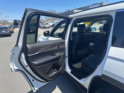 Used 2023 Jeep Grand Cherokee L Limited AWD/4WD image 27
