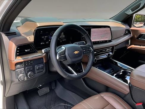 Used 2025 Chevrolet Tahoe High Country AWD/4WD image 17