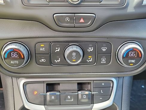 Used 2022 GMC Terrain SLE w/ Driver Convenience Package AWD/4WD image 30