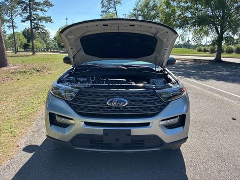 Used 2024 Ford Explorer XLT w/ Equipment Group 202A RWD image 20