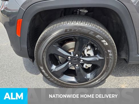 Used 2024 Jeep Grand Cherokee Altitude AWD/4WD image 5