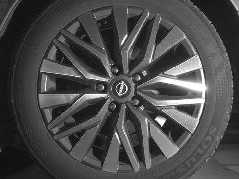 Used 2025 Nissan Altima 2.5 SV FWD image 14