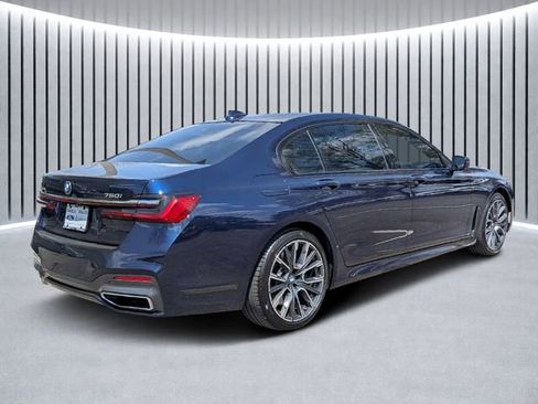Used 2022 BMW 750i xDrive image 3