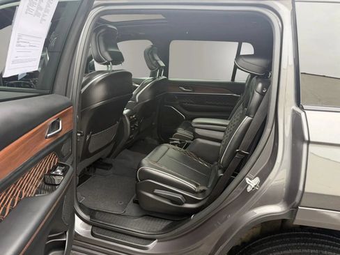 Used 2023 Jeep Grand Cherokee L Summit w/ Advanced Protech Group IV AWD/4WD image 32