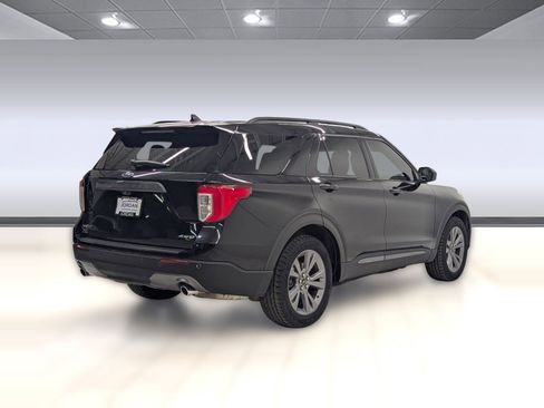 Used 2022 Ford Explorer XLT w/ Equipment Group 202A image 7