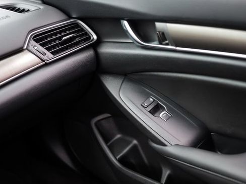 Used 2019 Honda Accord LX image 32
