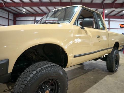 Used 1986 Nissan Pickup 4x4 King Cab image 31