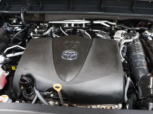 Used 2020 Toyota Highlander XLE FWD image 33