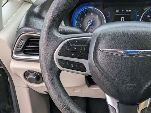 Used 2020 Chrysler Voyager Lxi image 18