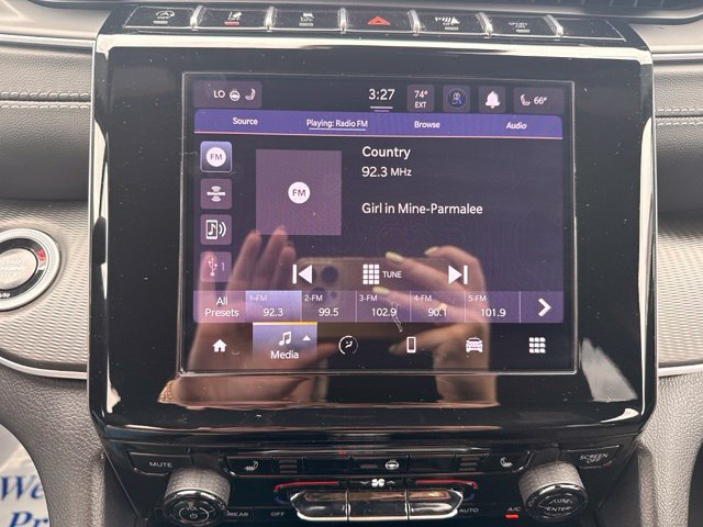 Used 2025 Jeep Grand Cherokee Altitude AWD/4WD image 41