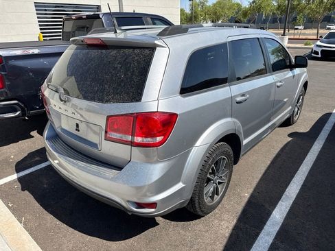 Used 2019 Dodge Journey SE w/ Connectivity Group FWD image 12
