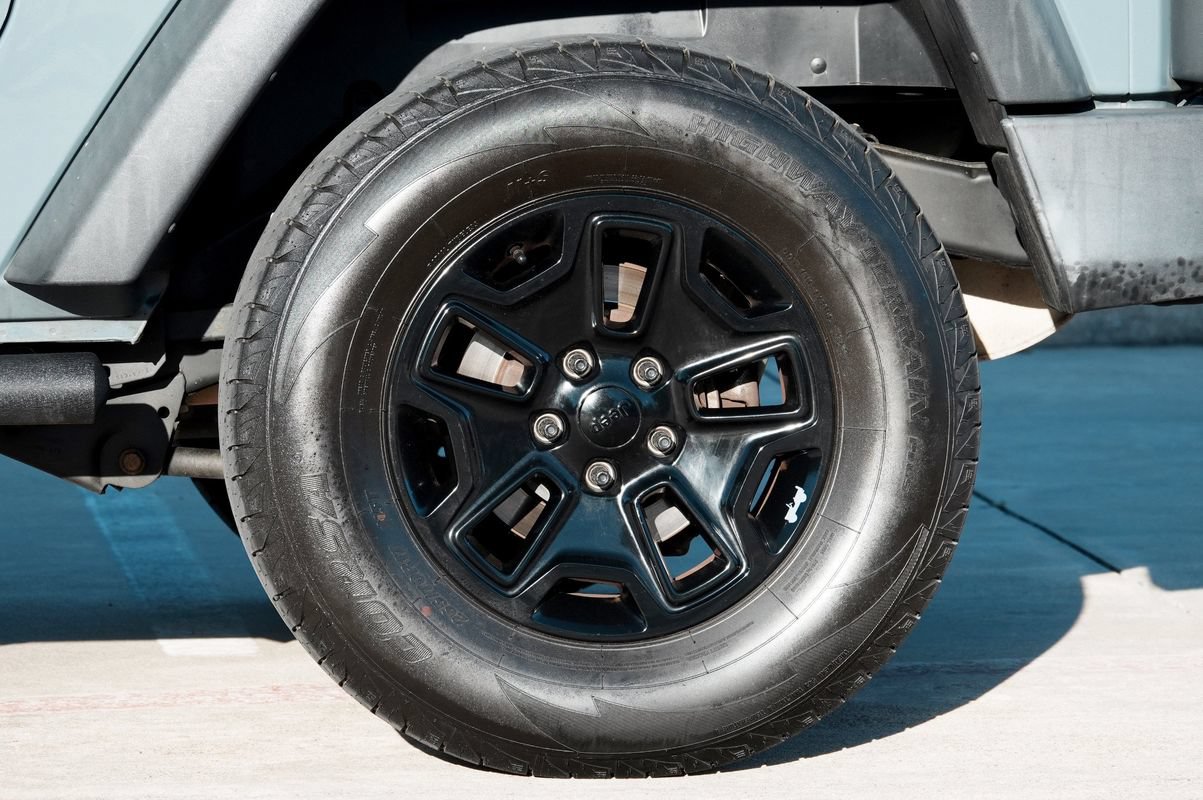 Used 2015 Jeep Wrangler Sport AWD/4WD image 25