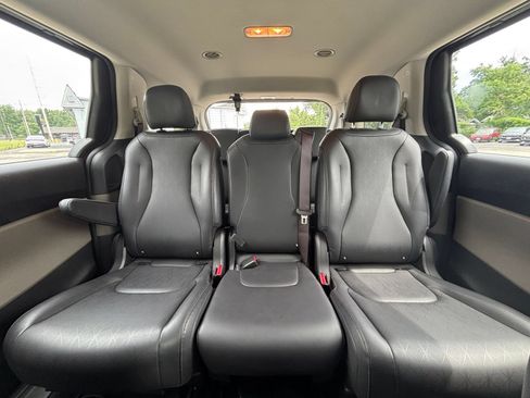 Used 2026 Kia Carnival FWD image 40