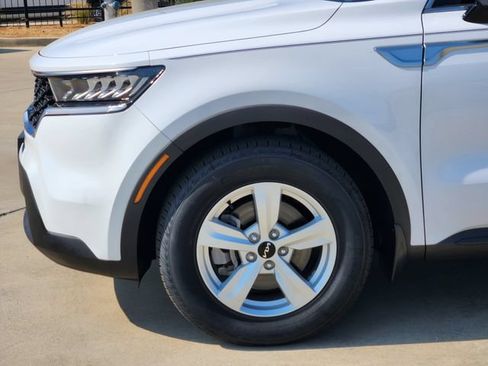 Certified 2023 Kia Sorento LX FWD image 8