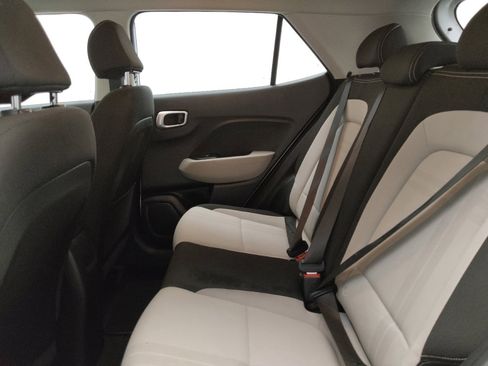 Used 2021 Hyundai Venue SEL FWD image 18
