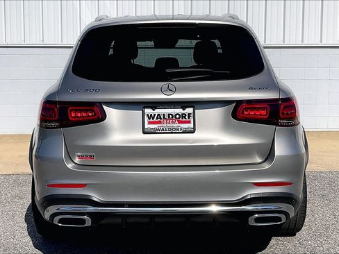 Used 2021 Mercedes-Benz GLC 300 4MATIC image 5