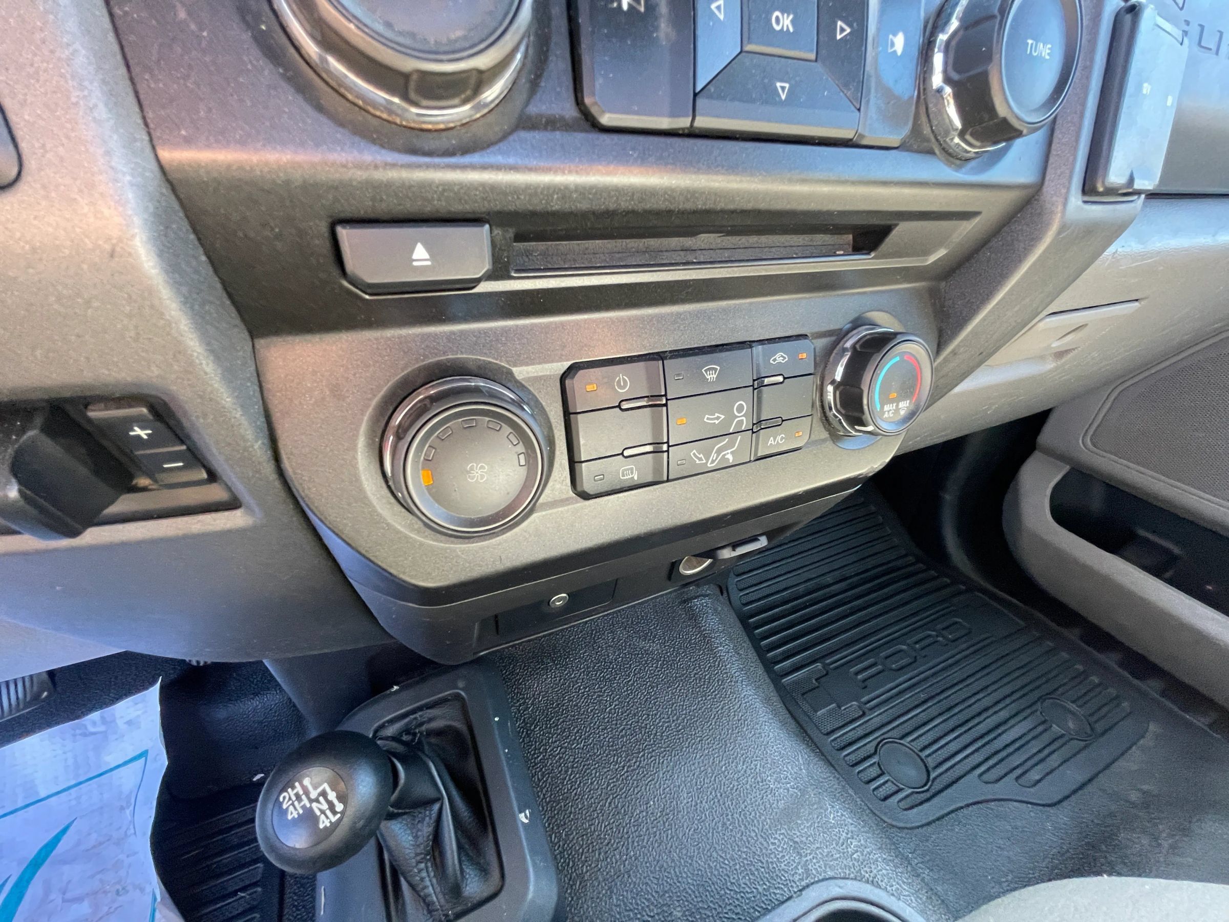 Used 2017 Ford F250 XL w/ Power Equipment Group AWD/4WD image 12