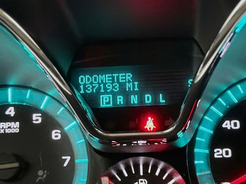 Used 2017 Chevrolet Traverse LT w/ Style and Technology Package FWD image 8