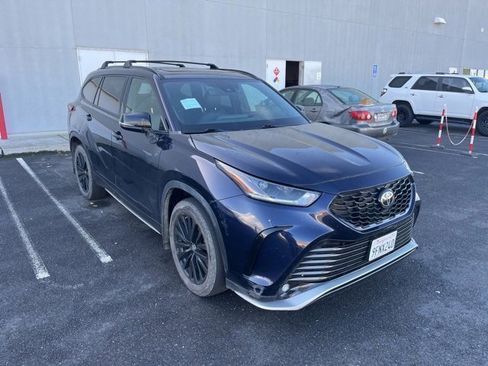Used 2023 Toyota Highlander XSE image 3