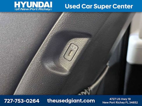 Used 2025 Hyundai Palisade SE FWD image 18