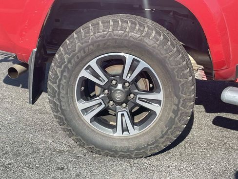 Used 2017 Toyota Tacoma TRD Sport RWD image 9