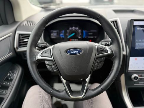 Used 2022 Ford Edge SEL w/ Sport Appearance Package image 16