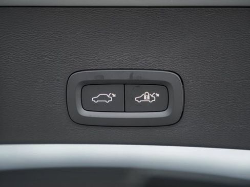 New 2026 Volvo XC40 B5 Ultra w/ Protection Package Premier image 11