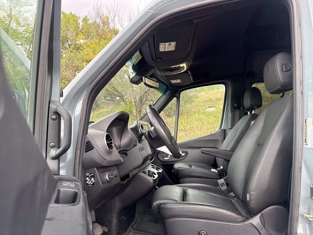 Used 2025 Mercedes-Benz Sprinter 2500 image 12
