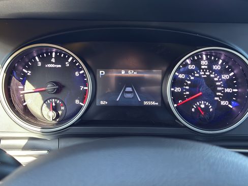 Used 2024 Kia Carnival LX FWD image 26