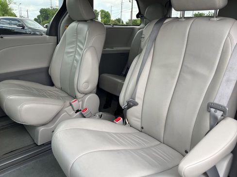 Used 2013 Toyota Sienna XLE w/ Entertainment Pkg FWD image 30