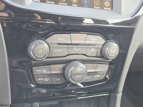 Used 2023 Chrysler 300 S image 32