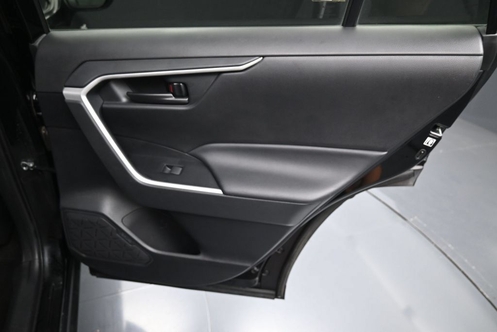 Used 2020 Toyota RAV4 LE w/ Carpet Mat Package AWD/4WD image 30