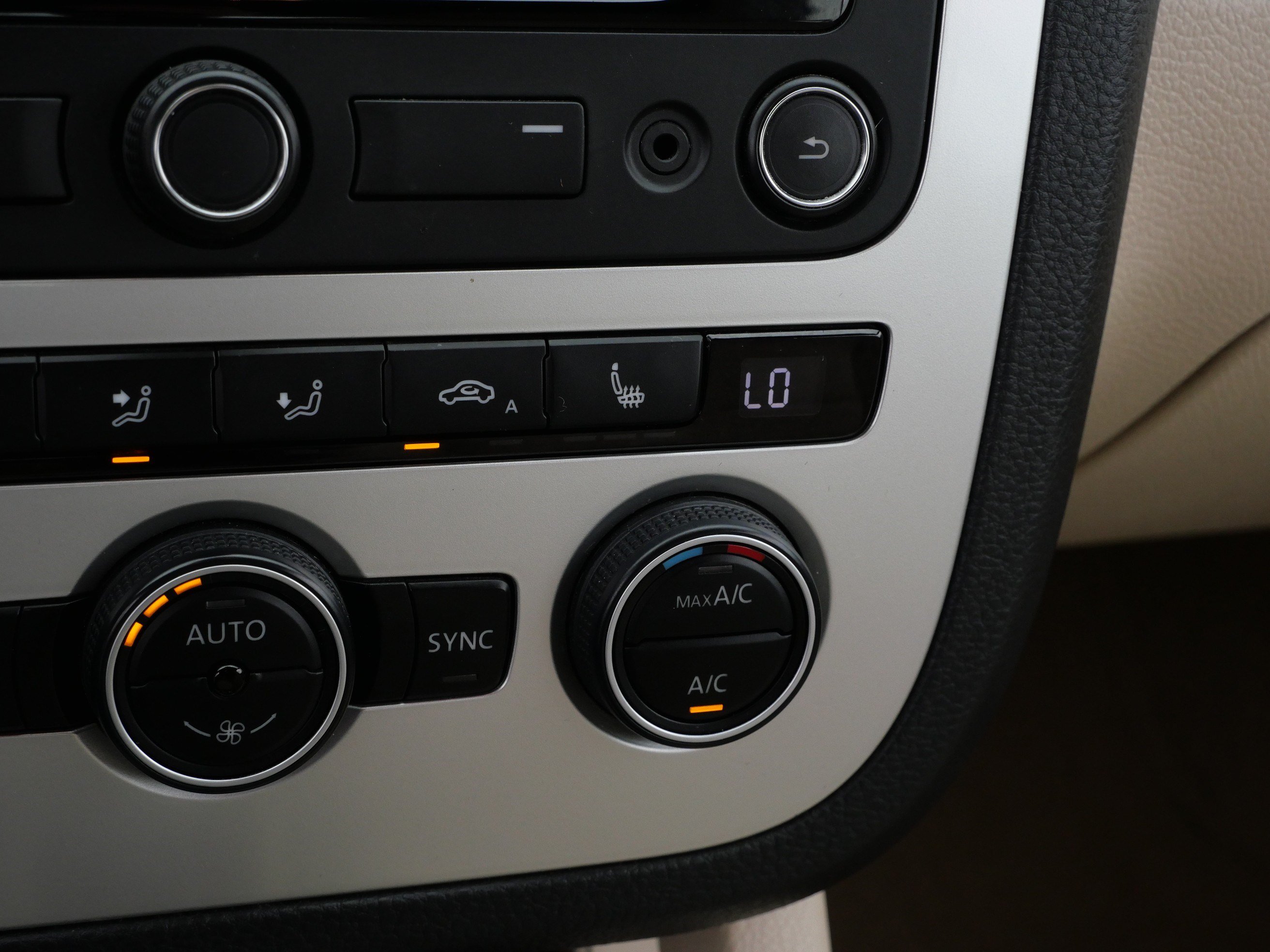 Used 2015 Volkswagen Eos Komfort FWD image 28