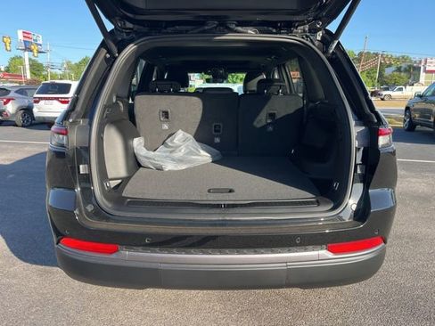 New 2026 Jeep Grand Cherokee Altitude AWD/4WD image 22