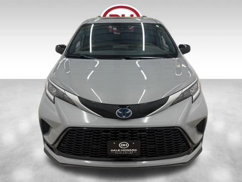 Used 2024 Toyota Sienna XSE w/ XSE Plus Package image 9