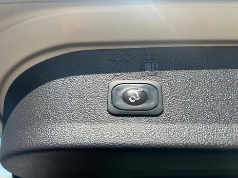 Used 2017 Ford Escape SE w/ Equipment Group 201A FWD image 33
