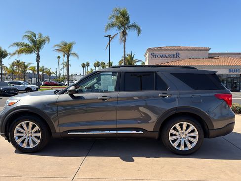 Used 2020 Ford Explorer XLT w/ Equipment Group 202A RWD image 7