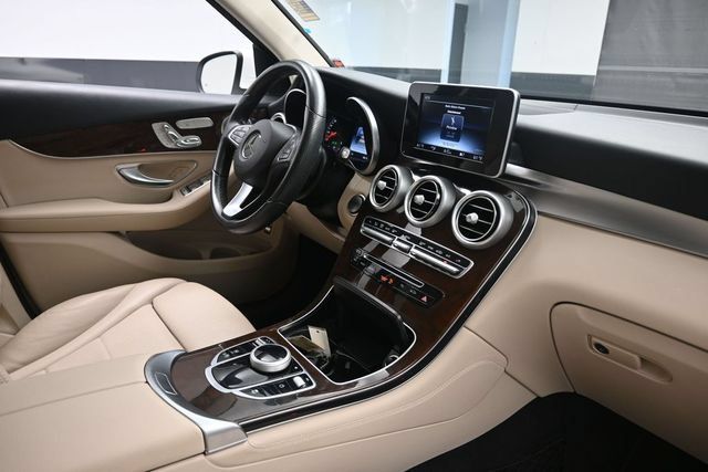 Used 2017 Mercedes-Benz GLC 300 4MATIC image 27