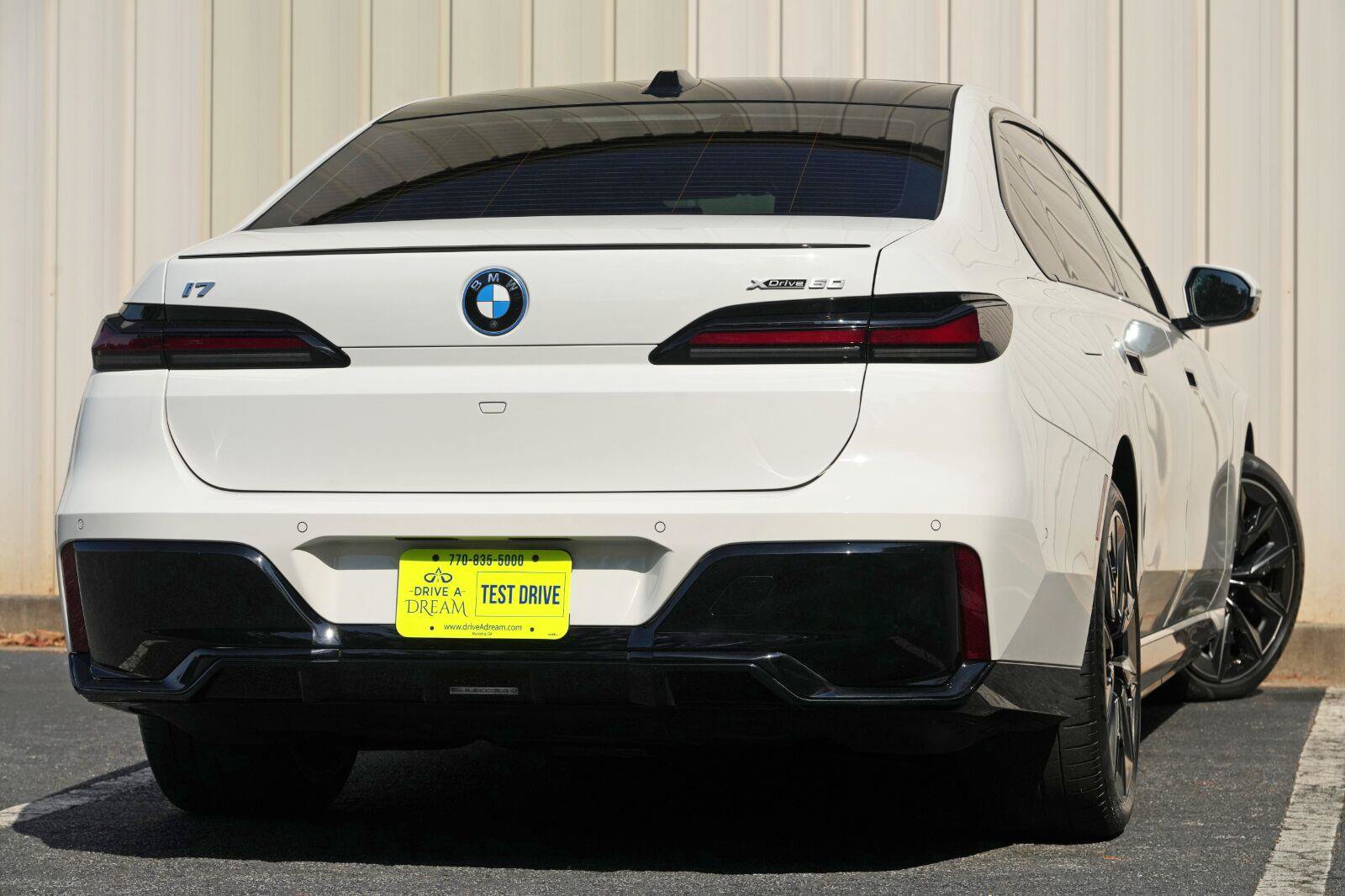 Used 2024 BMW i7 xDrive60 AWD/4WD image 5