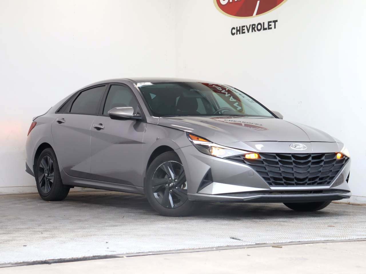 Used 2023 Hyundai Elantra SEL FWD image 2